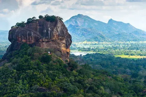 Sri Lanka : Circuit Balade Sri Lankaise en privatif 4* & dusitD2 Feydhoo Maldives by Ôvoyages