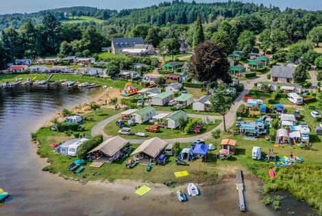 France : Camping Flower Camping Le Port de Neuvic