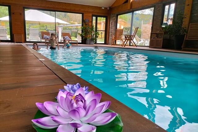 France : Camping LES CHALETS DU LAC BELCAIRE