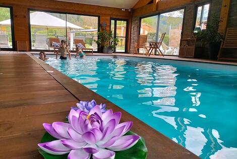 France : Camping LES CHALETS DU LAC BELCAIRE