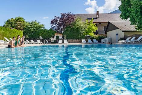 France : Camping Romanée - la Ferme de la Serraz