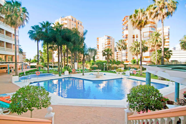 Andalousie : Club Jumbo Parasol by Dorobe