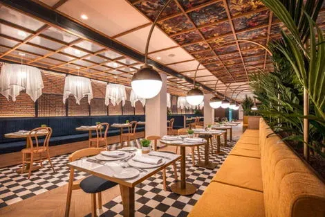 restaurant