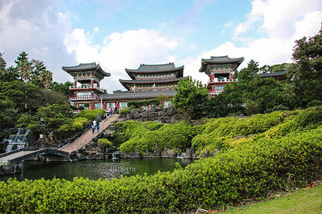Temple Yakcheonsa, Jeju