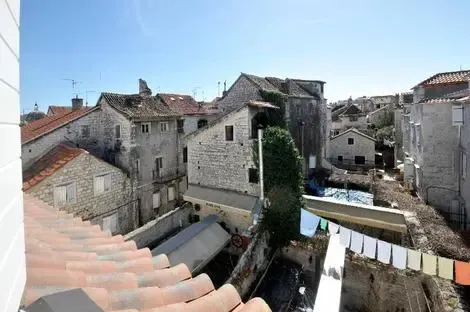Hôtel Palace Central Square trogir CROATIE