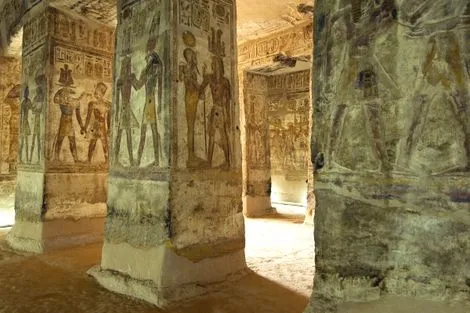 Pilliers dans le temple de Ramsès à Assouan