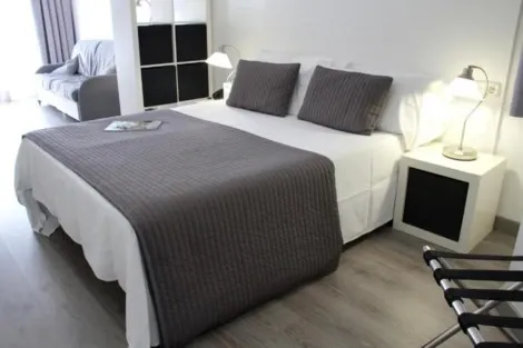 Hôtel Aparthotel Atenea Calabria barcelone ESPAGNE