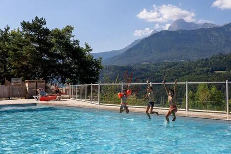 Camping Le Champ Long la_salle_en_beaumont France
