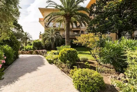 Résidence locative Pierre & Vacances Eden Parc sainttropez France