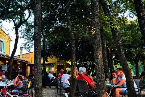 Camping Domaine des Chenes Blancs st_saturnin_les_apt France