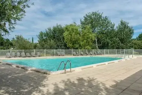 Résidence hôtelière Sun Hols Les Rives du Lac st_saturnin_les_avignon France