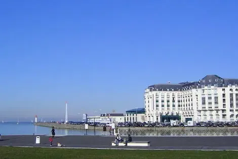 Hôtel SOWELL HÔTELS Le Beach trouvillesurmer France