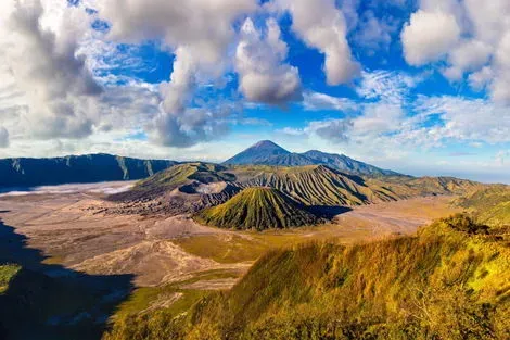 Circuit Merveilles Indonésienne: Bali, Java, Célèbes + extension balnéaire Benoa en tout compris makassar Indonesie