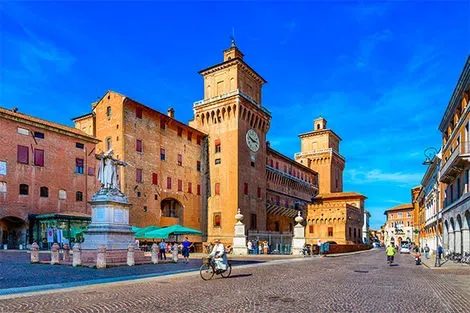 Château Estense, Place Savonarola, Ferrare, Ferrera