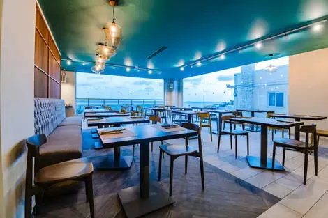 Restaurant buffet