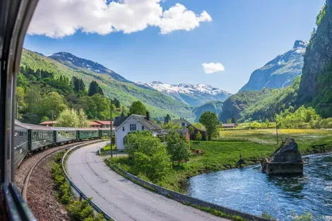 Train Norvège paysage