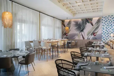 Restaurant World Café