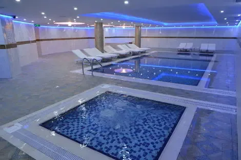 Piscine intérieure