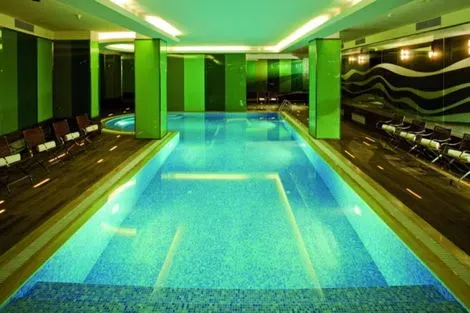 piscine intérieure