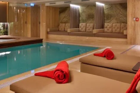 Piscine intérieure