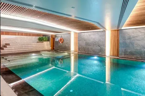 Piscine intérieure