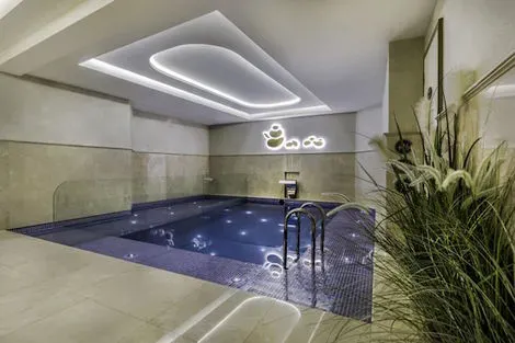 Piscine intérieure