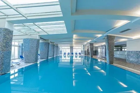 Piscine intérieure