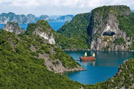 Circuit Escapade à deux : Entre baie mythique, ruelles historiques et plage élégante hanoi Vietnam